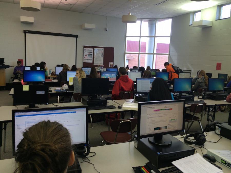 Students utilize Lunch & Learn time in the media center