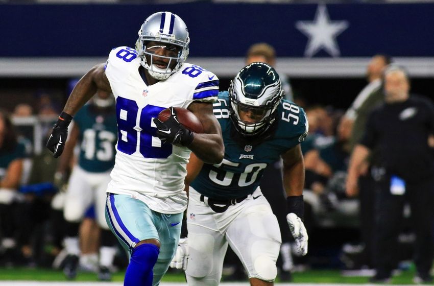 Dez Bryant runs after a reception during the Cowboys' week 9 game against the Eagles